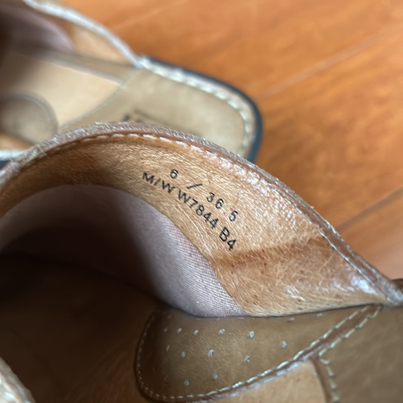 Born Tan Leather Clogs Size 6 - Picture 6 of 9